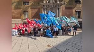 Genova, presidio dei lavoratori di Tursi davanti alla Prefettura: "Servono risposte"