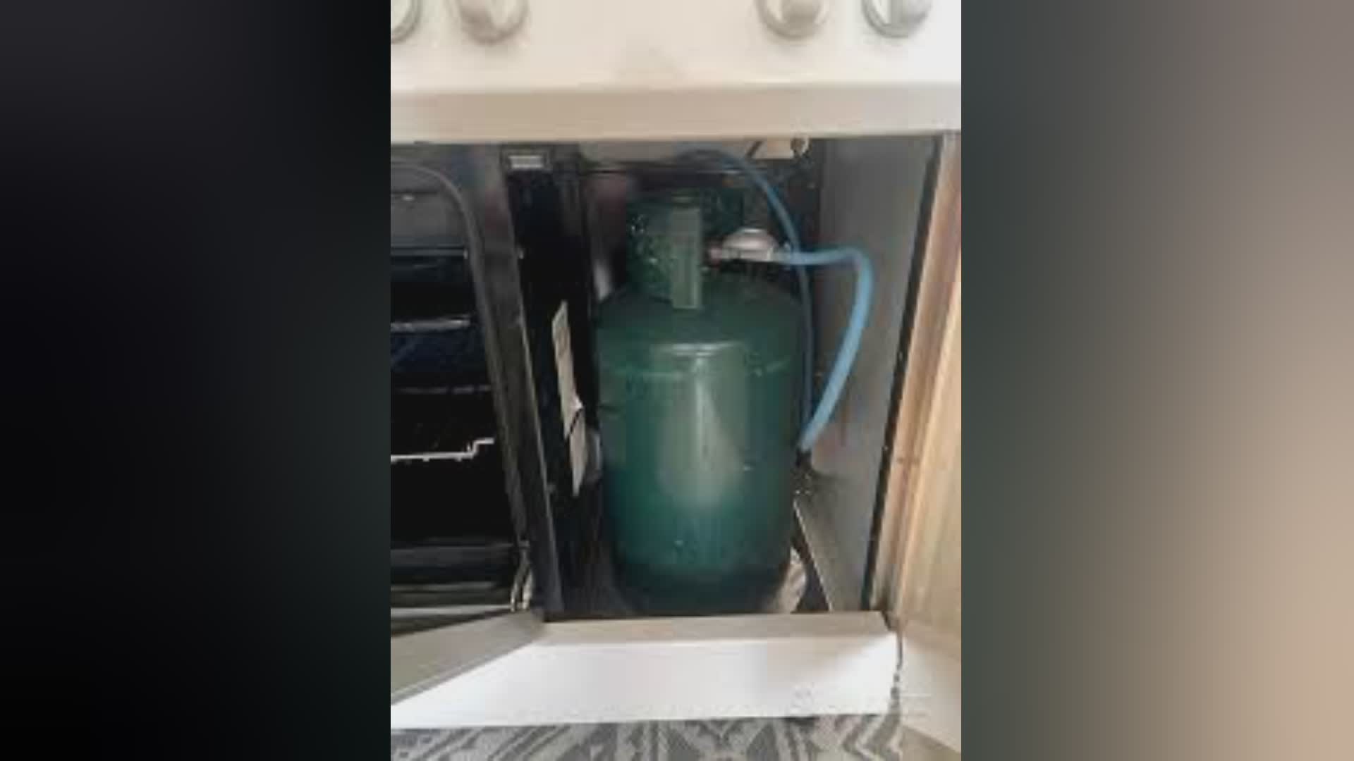 Mamma va a lavorare, figli intossicati da fuga di gas dalla cucina