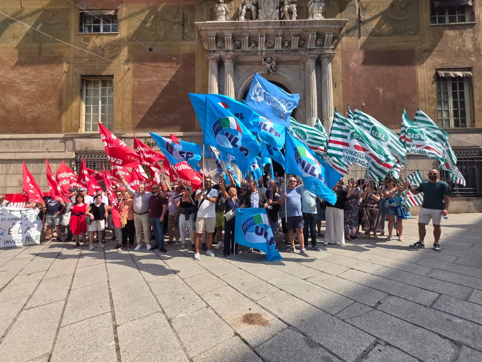 Genova, comunali restano in stato di agitazione: "Risposte insufficienti" Martedì mattina confronto con la Salis