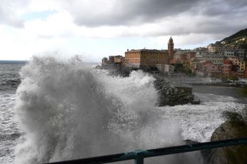 Genova e Liguria, stop al caldo ma arriva il maltempo: temporali, grandine e raffiche di vento oltre i 90 km/h