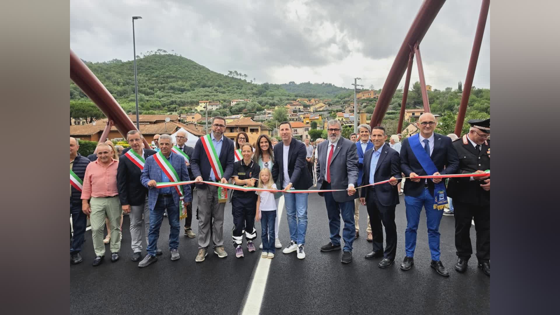 Garlenda, inaugurato il nuovo ponte sul torrente Lerrone. Giampedrone: "Nuovo modello di prevenzione"
