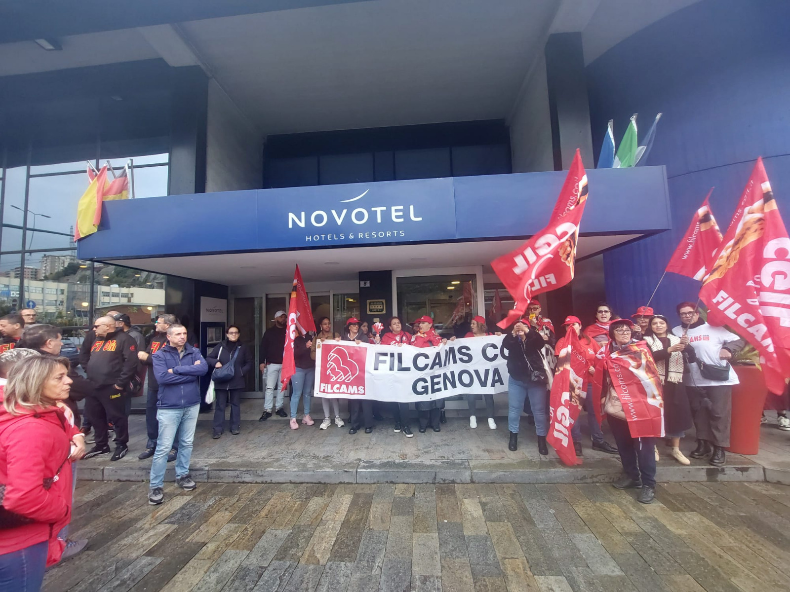 Genova Novotel, reintegrate le lavoratrici licenziate dopo lo sciopero. Filcams Cgil: "Prima vittoria, ora vigileremo sul pagamento degli arretrati"