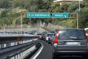 Cinque mezzi coinvolti in un incidente sulla A10 tra Celle Ligure e Albisola: code in direzione ponente. Incidente anche a Busalla