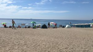 Savona, morto in nottata l'uomo accoltellato in spiaggia, caccia all'aggressore