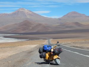 Genova, Luca Capocchiano torna in viaggio sulla sua Vespa: esce il secondo volume de "Il giro del mondo a 80 all'ora"