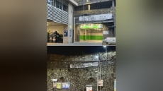 "Mutarelli uno di noi": striscioni di sfottò nel quartier generale della Sampdoria a Bogliasco