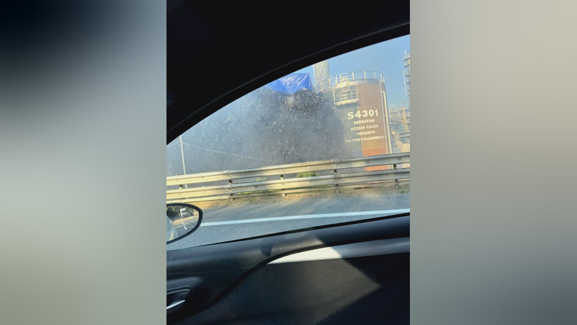 Busalla, fuoriuscita di bitume da un serbatoio Iplom: modifiche al traffico