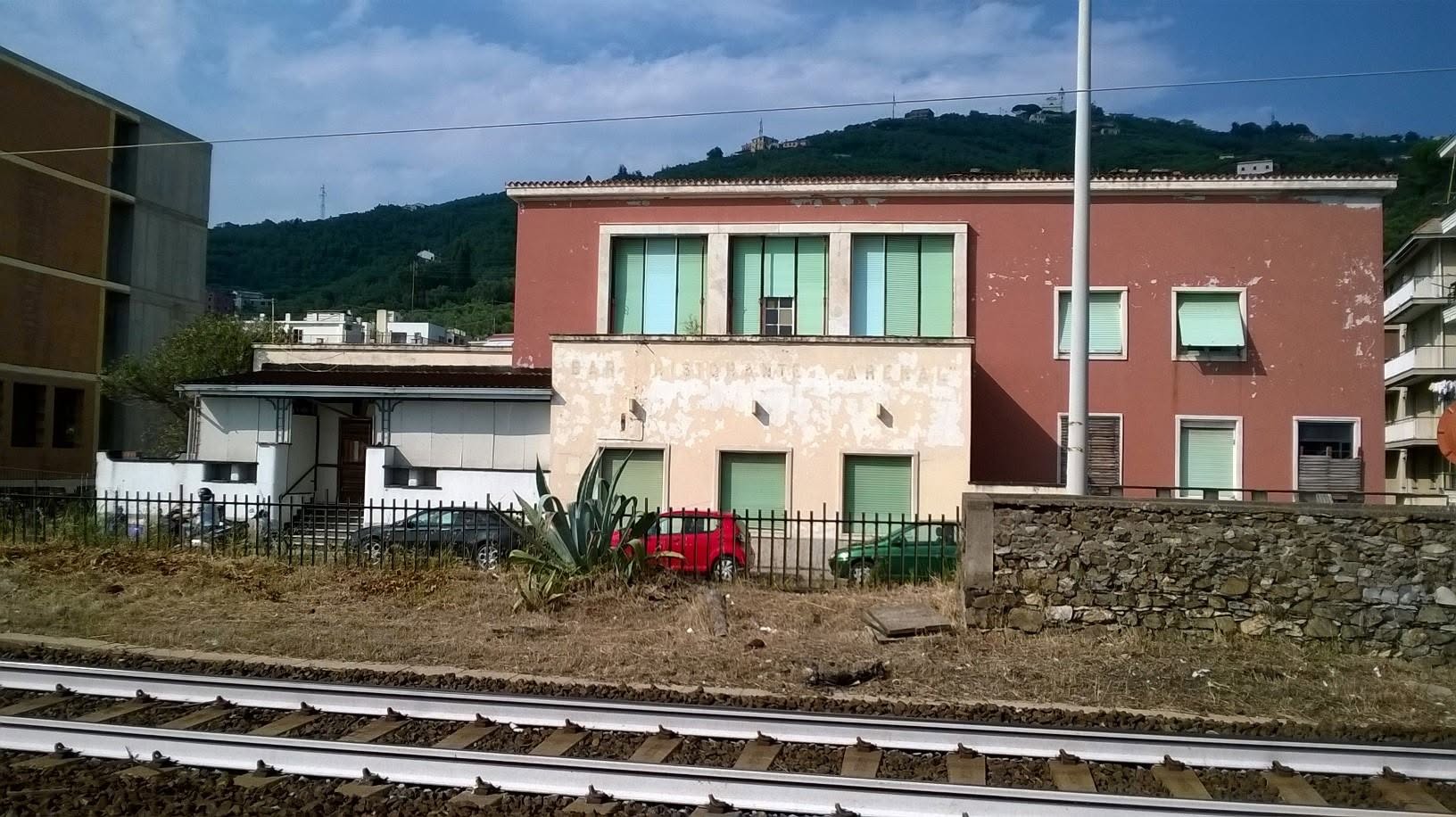 Cavi di Lavagna: cadavere mummificato trovato in un albergo da tempo in rovina