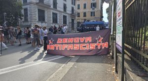Albaro blindata per l’arrivo di Vannacci:  circa 200 persone al presidio di Genova Antifascista 