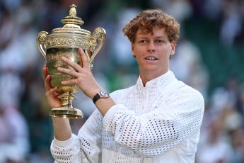 Sinner nella leggenda: rivince Wimbledon, quinto Slam in carriera, schiantato Zverev in quattro set