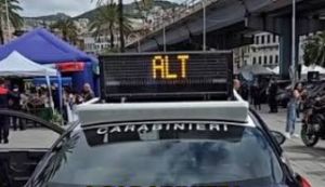Genova: aggredirono e rapinarono un turista, tre arresti