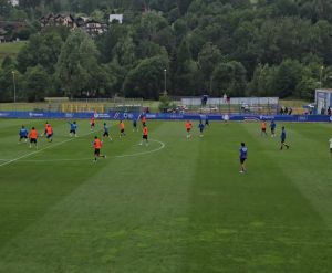 Sampdoria, allenamento chiuso sotto il temporale. Pedrola con le valigie in mano, stop precauzionale per Diop
