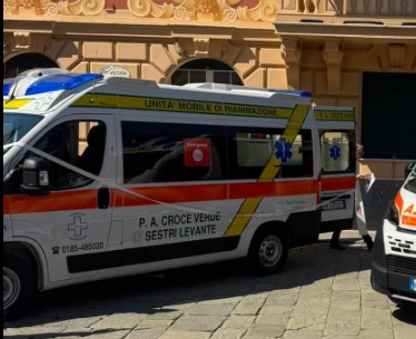 Sestri Levante, 13enne resta incastrata nella piscina: trasportata in gravi condizioni al Gaslini