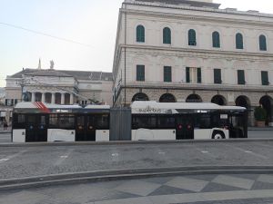 Genova, arrivano i nuovi filobus elettrici Solaris: da lunedì 20 in servizio sulla linea 20