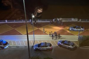 Criminalità giovanile, maxi blitz della Polizia in tutta Italia. L'allarme riguarda anche Genova: nella notte rissa in corso Italia