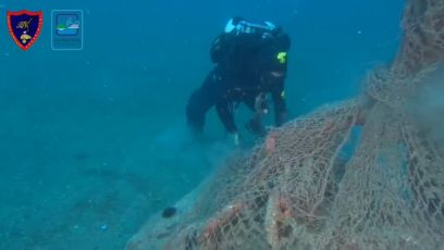 Bergeggi, rimossa dai carabinieri subacquei una rete fantasma nell'area marina protetta