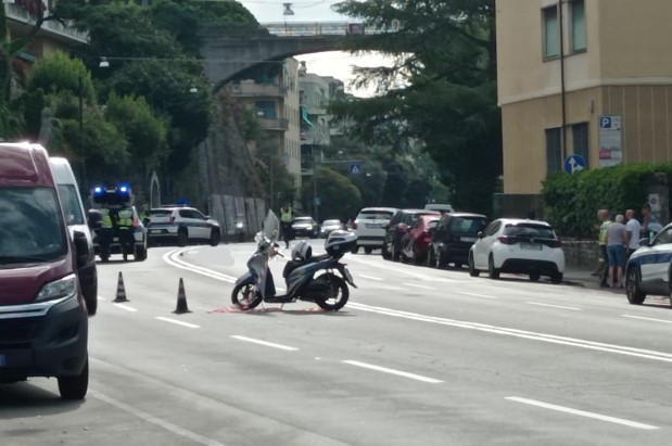 Tragico investimento ad Albaro: muore pedone 45enne travolto da un'auto