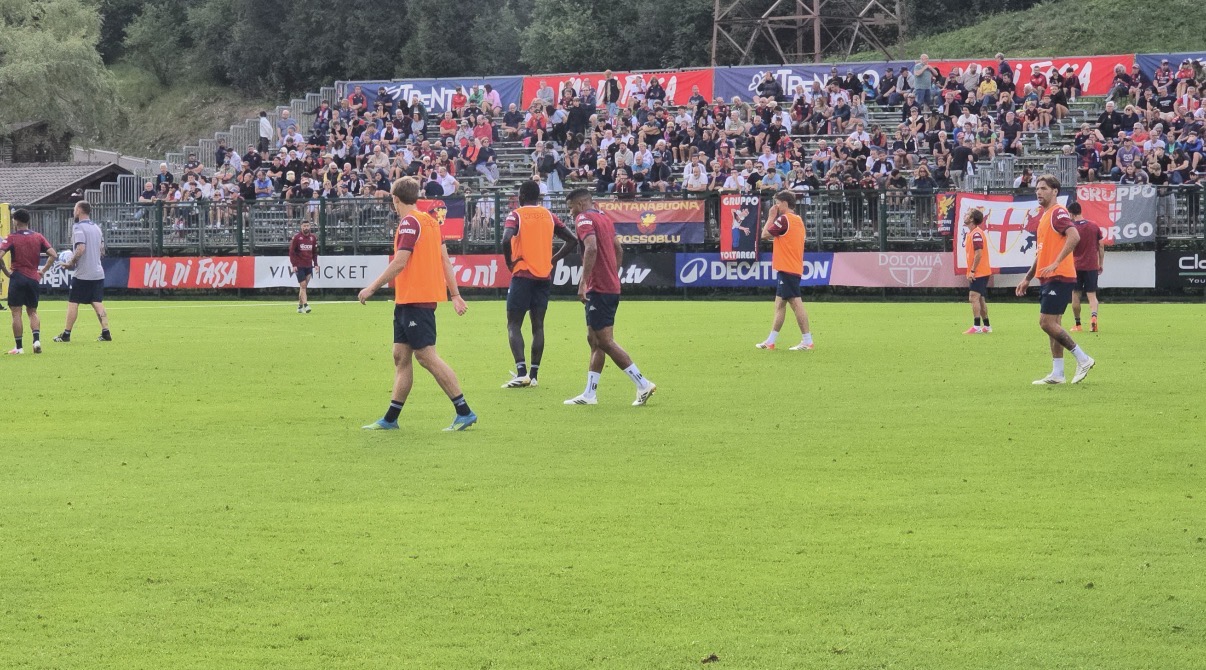 Genoa, buona notizia per De Rossi: primo allenamento in gruppo per Messias. Atteso Sucu a Moena