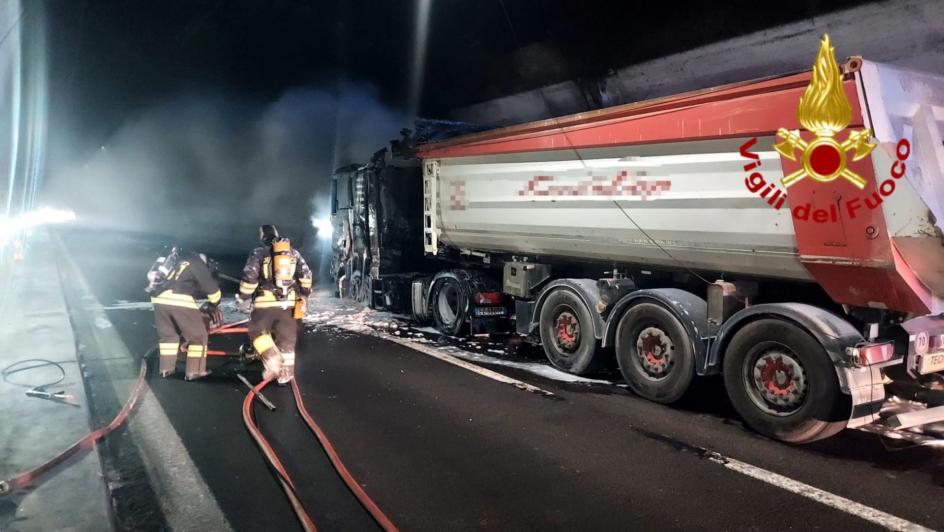 Genova, tir in fiamme: chiuso tratto della A12, traffico in tilt