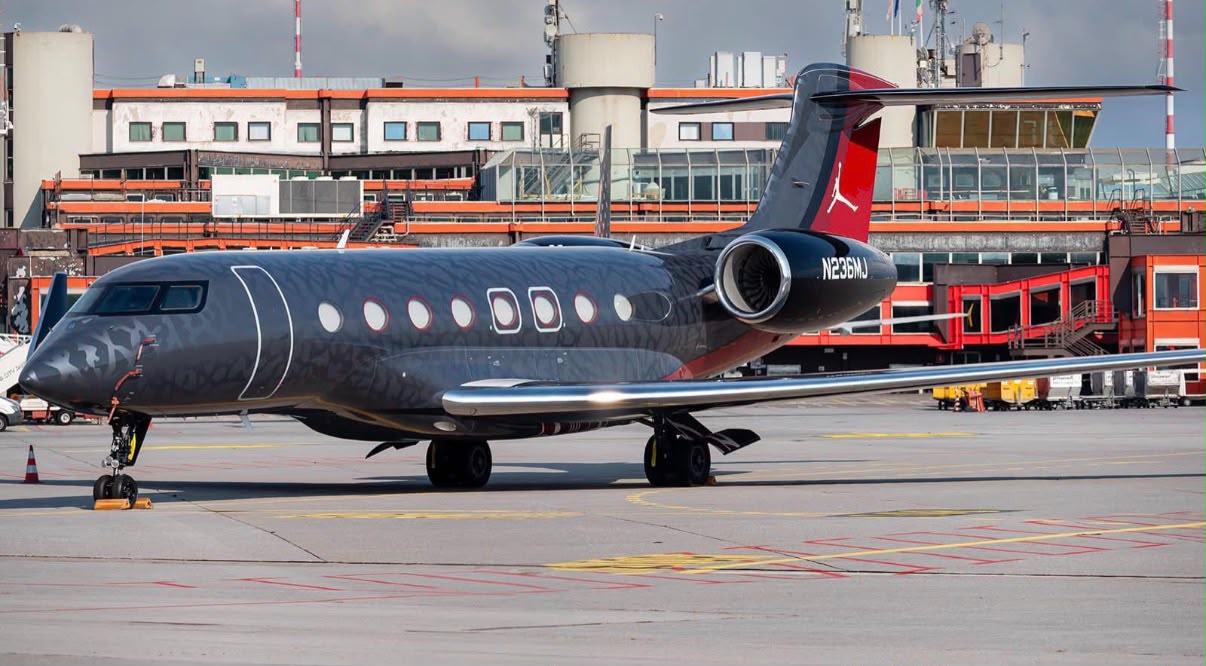 Genova: plana al 'Colombo' il jet privato di Michael Jordan