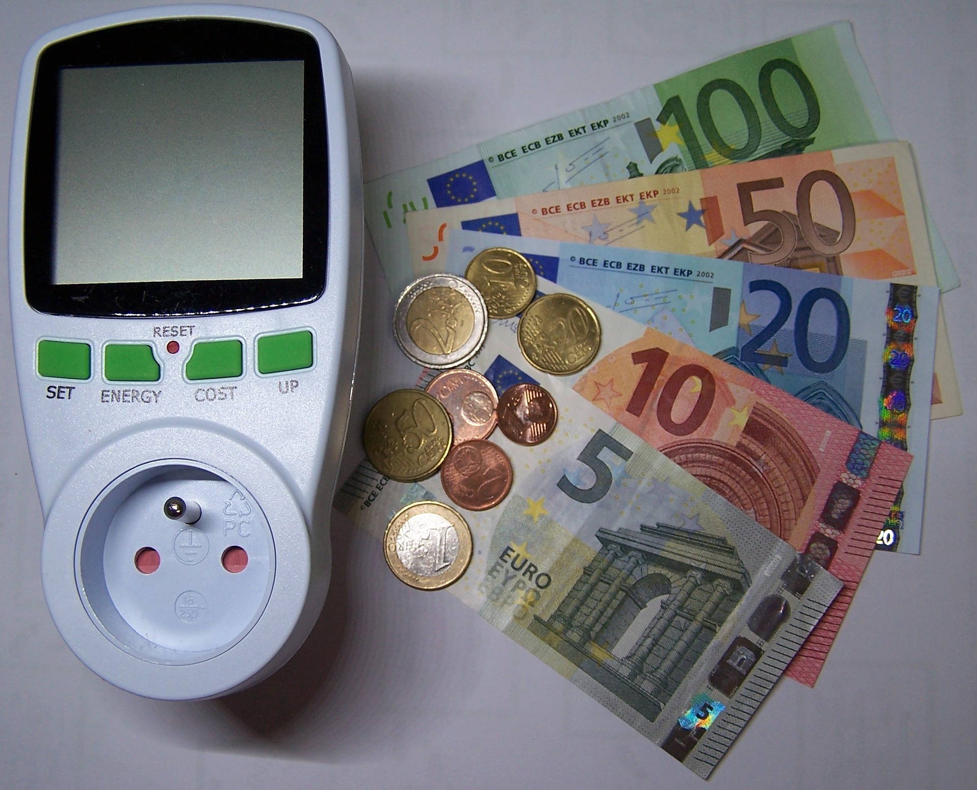 Regione Lazio: bonus welfare da 1.000 euro ai dipendenti contro il caro energia