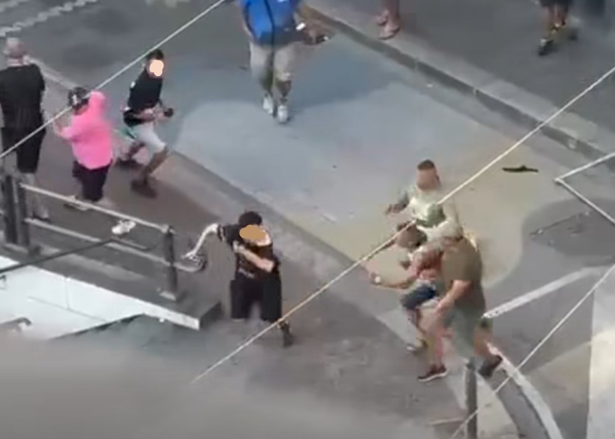 Sampierdarena: tenta di rapinare donna, rischia il linciaggio in piazza Montano