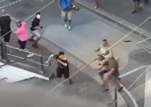Sampierdarena: tenta di rapinare donna, rischia il linciaggio in piazza Montano