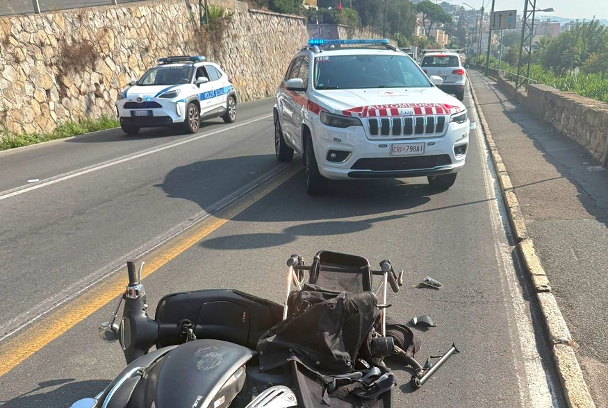 Scooter travolge passeggino sulle strisce a Sanremo: grave bimbo di due anni