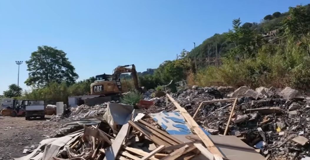 Discarica abusiva di 2mila mq scoperta a Ventimiglia: quasi 500 metri cubi di rifiuti speciali