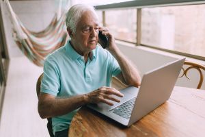 Truffe informatiche, 935 casi in Liguria nel 2025: da settembre ecco i tutor digitali al servizio dei più anziani
