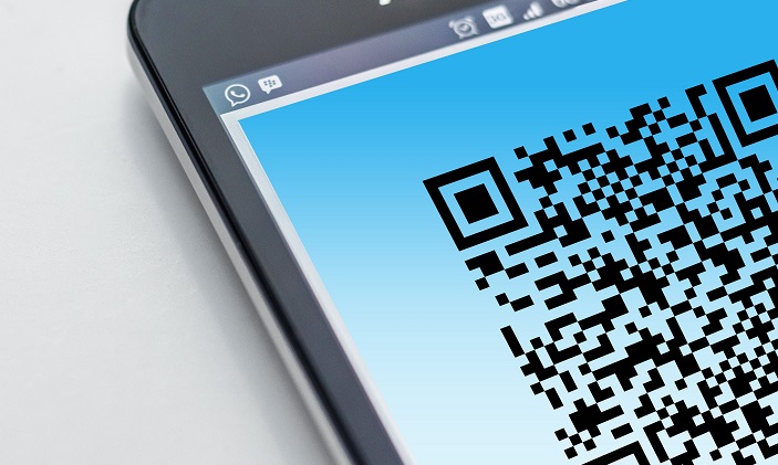 Truffe agli anziani, conto corrente svuotato con la nuova tecnica del falso QR Code: sottratti 5mila euro a Genova