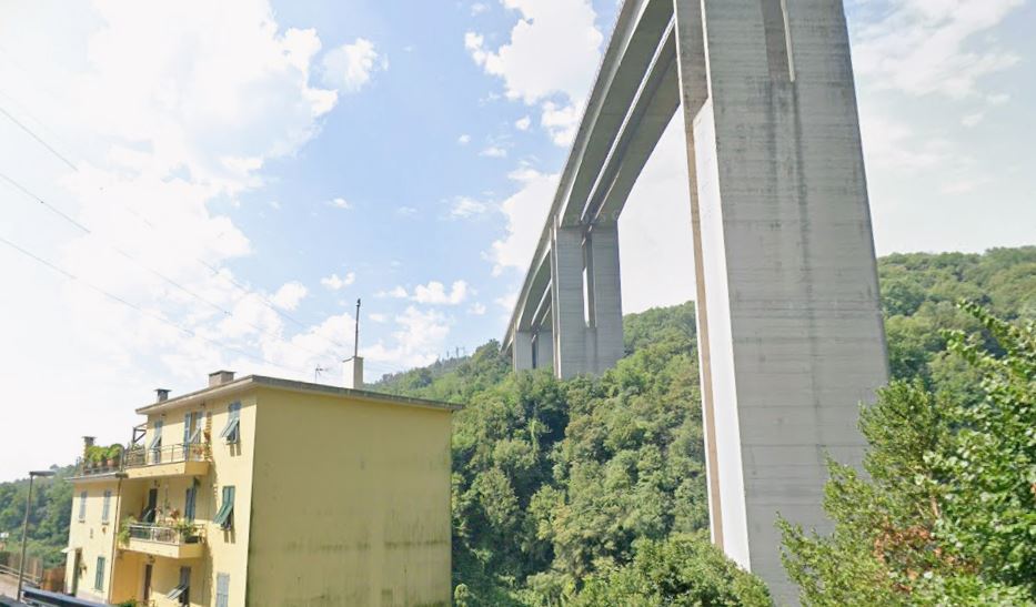 Cadono calcinacci dal viadotto della A26, residente di Mele sporge denuncia