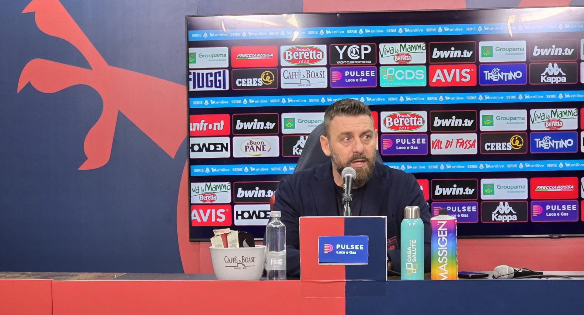 Genoa, De Rossi: "Non soddisfatto delle amichevoli".  Norton-Cuffy sul piede di partenza