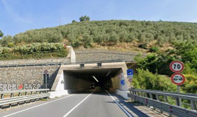 Scontro mortale fra un'auto e una moto a Chiusanico, vittima un 50enne di Imperia