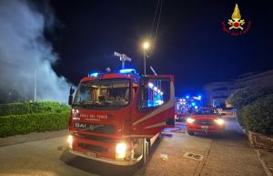 Esplosione e incendio a Sarzana, distrutto un negozio di fiori