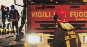 Vasto incendio a Neirone nella notte, distrutti ettari di bosco