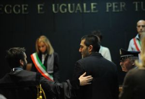 Dopo 10 anni di carcere per la morte del piccolo Alessandro Mathas, Antonio Rasero ottiene il primo permesso premio: 8 ore con madre e fratello