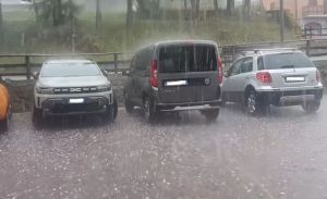 Grandinata improvvisa a Santo Stefano d'Aveto: chicchi grandi come olive