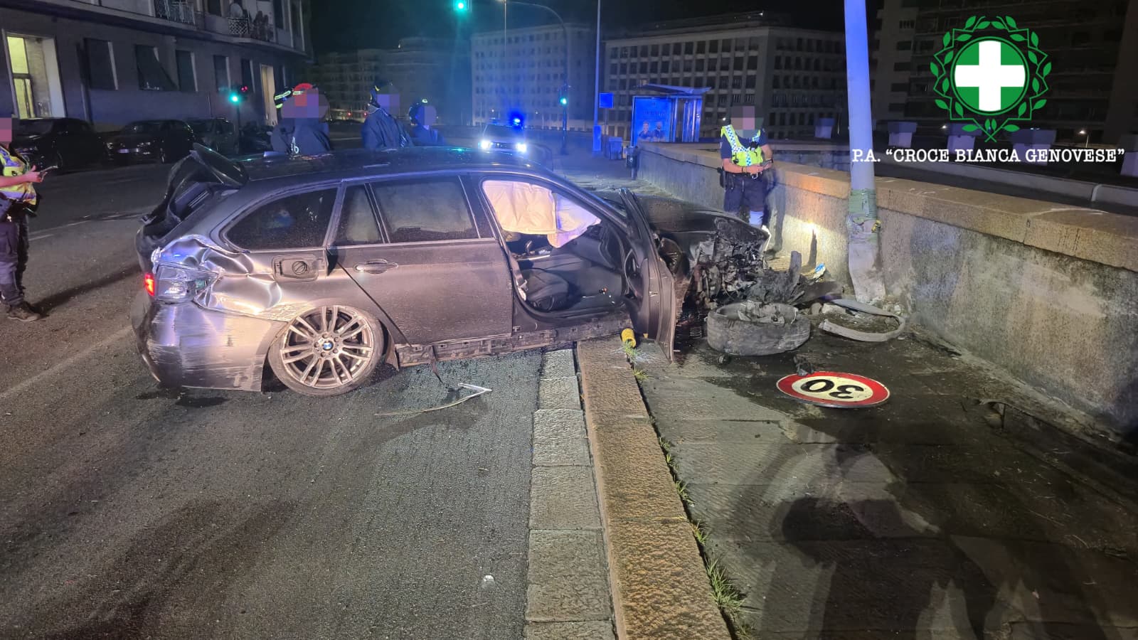 Genova, schianto nella notte in corso Aurelio Saffi: soccorritori arrivano sul posto ma non trovano nessuno