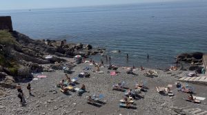 Genova, furto sulla spiaggia di Murcarolo: arrestato 19enne, due complici in fuga