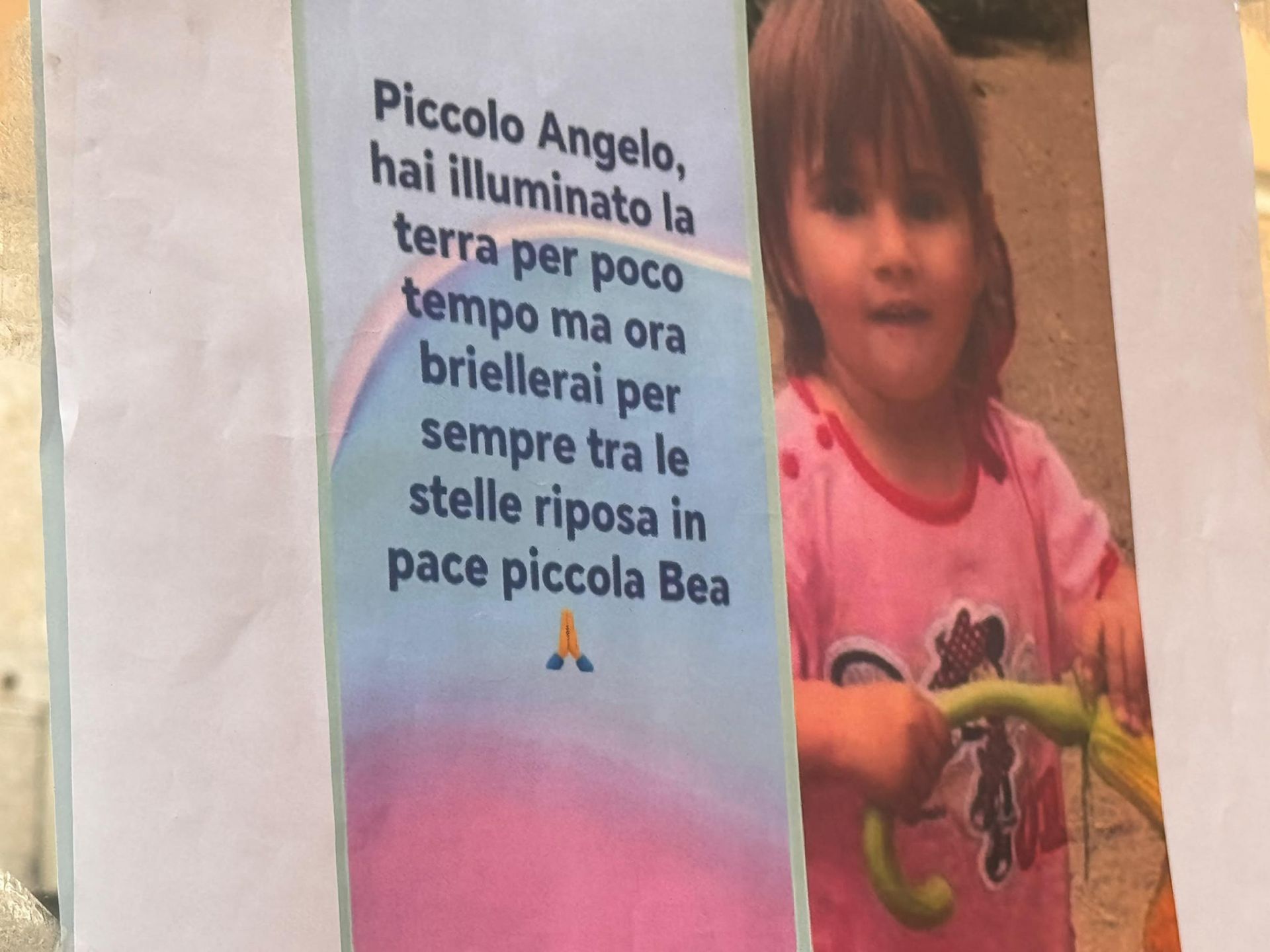L'Ave Maria di Schubert davanti alla tomba, l'omaggio di una coppia di Saronno alla piccola Beatrice