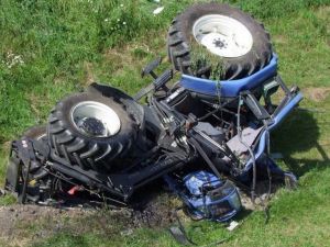 Muore schiacciato dal suo trattore, tragedia ad Andora: vittima un 85enne