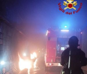 Incendio a Sant'Eusebio, roulotte in fiamme: nessun ferito