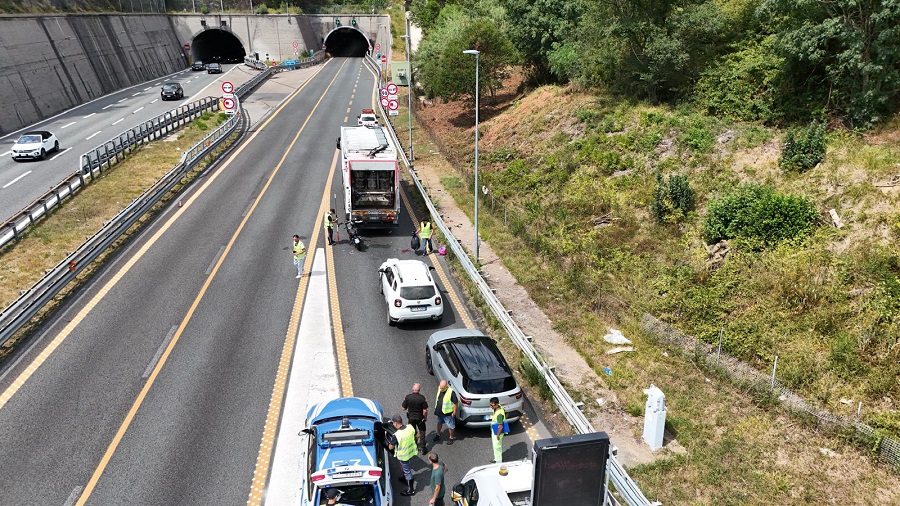 Motociclista gravissima dopo incidente presso il casello di Genova Est: tratto chiuso e poi riaperto