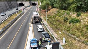 Motociclista gravissima dopo incidente presso il casello di Genova Est: tratto chiuso e poi riaperto