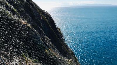 Camogli: 35enne ferito dopo una caduta a Punta Chiappa, soccorso in codice rosso, mobilitato l’elicottero Drago