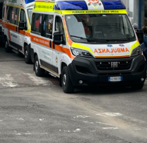 La Spezia, difende la madre e il compagno di lei lo accoltella: 15enne in ospedale