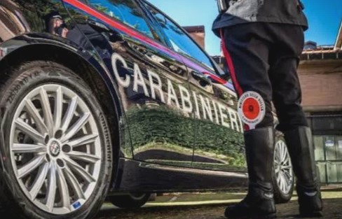 Genova: 94enne aggredito e rapinato della collanina d'oro, caccia al bandito