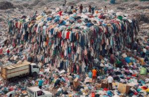 Moda ecosostenibile, i batteri possono sostituire i coloranti chimici