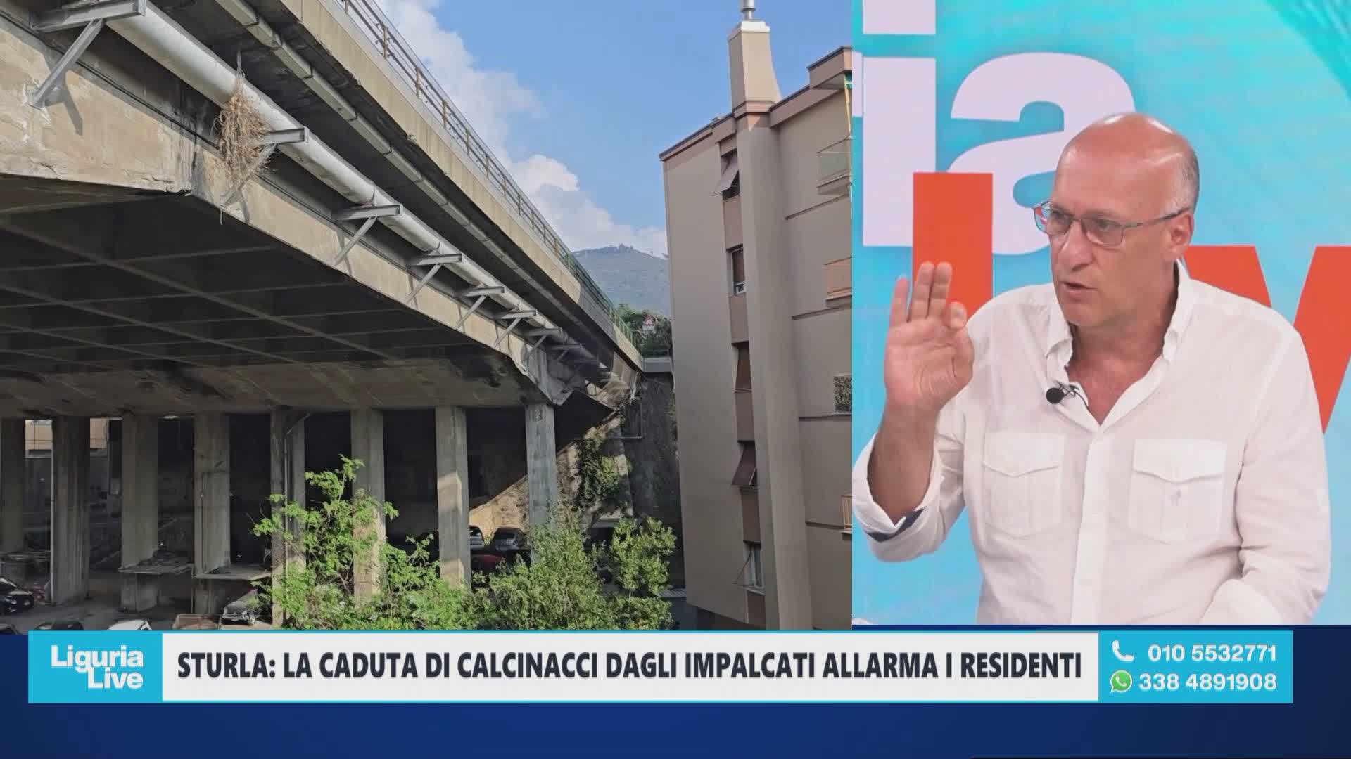 Caduta di calcinacci a Sturla, gli impalcati preoccupano i residenti